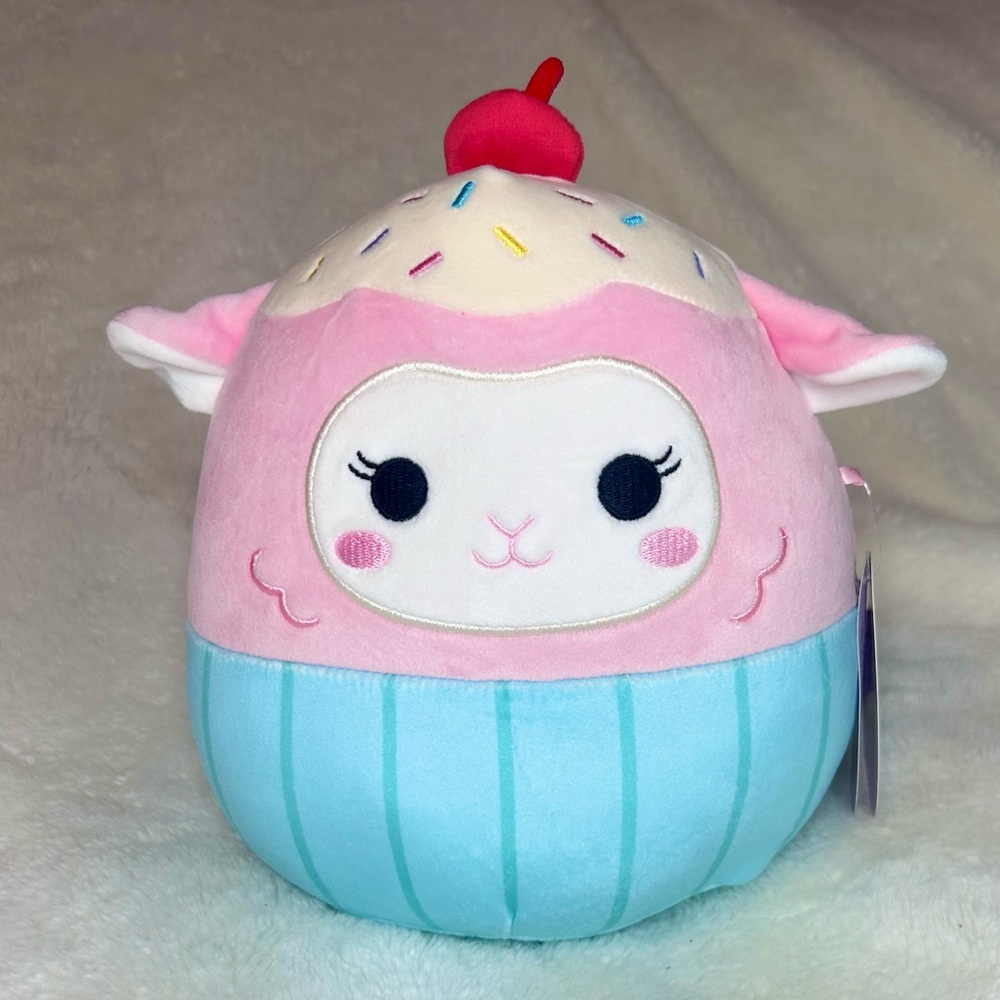 NWT Squishmallows 8” Lala the Cupcake Lamb Easter 2025 Plush